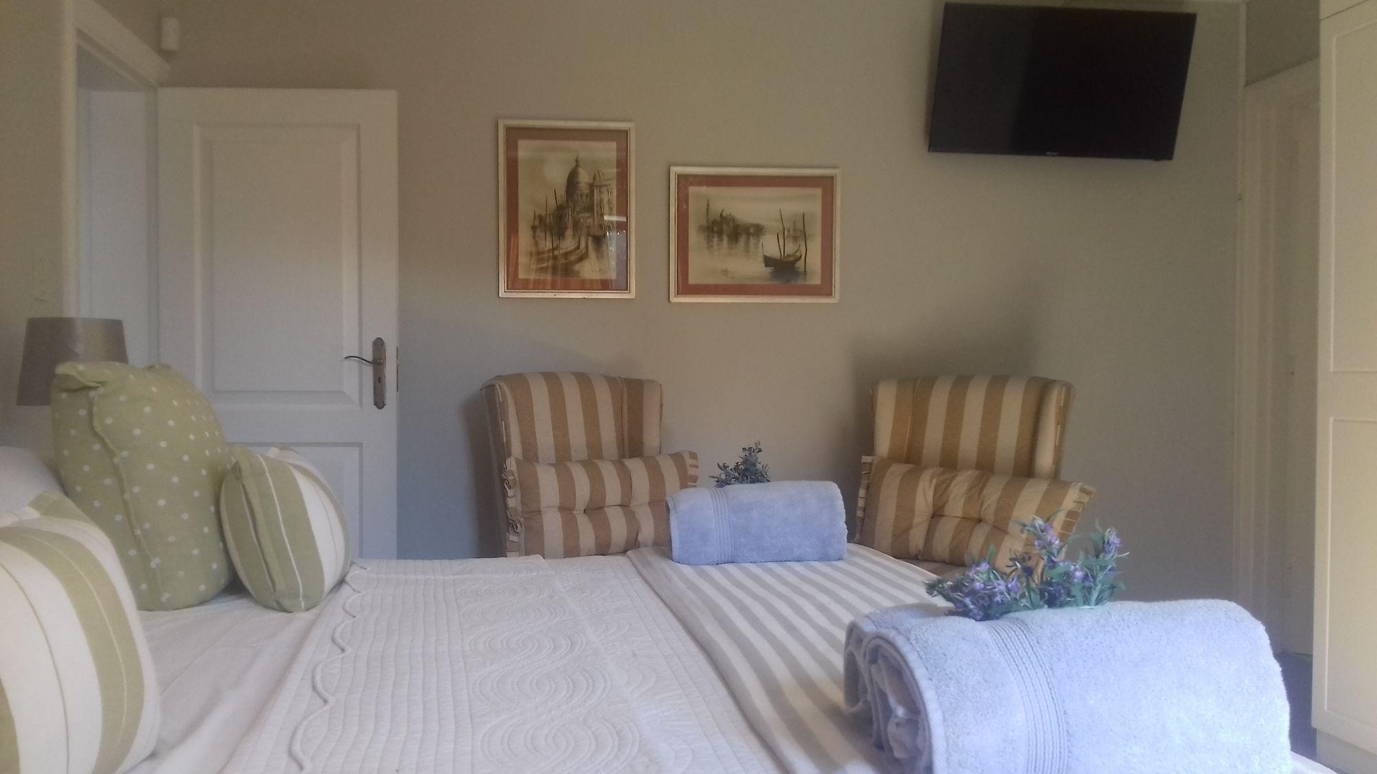 The Whale'S Tale Guesthouse Hermanus Exterior photo