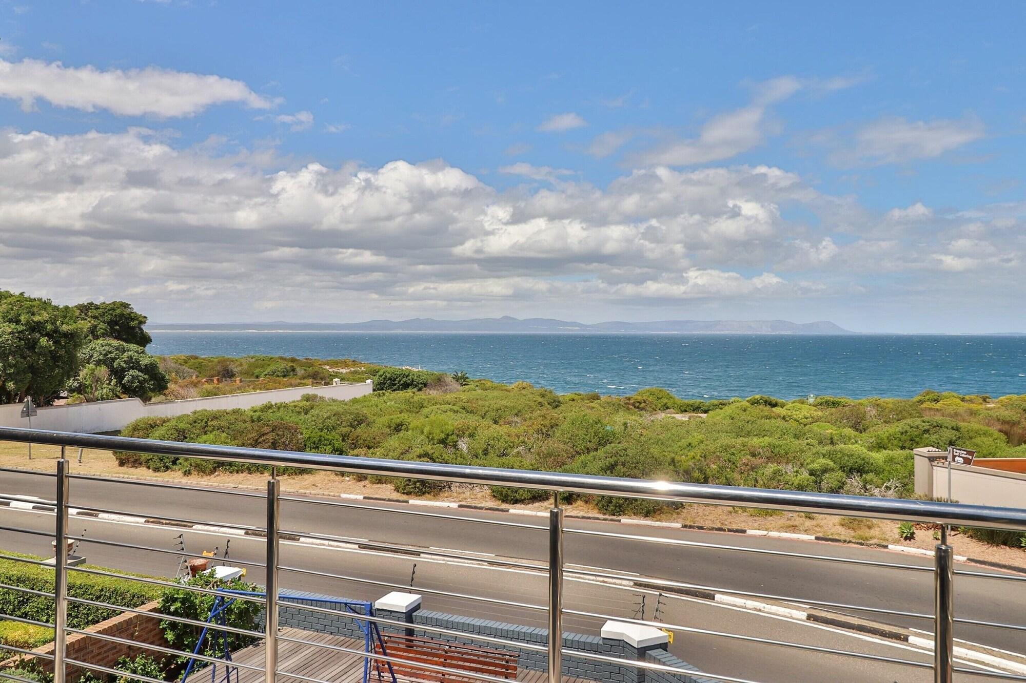 The Whale'S Tale Guesthouse Hermanus Exterior photo